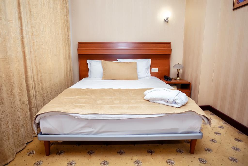 City Hotel Tien Shan Koktobe Eksteriør billede