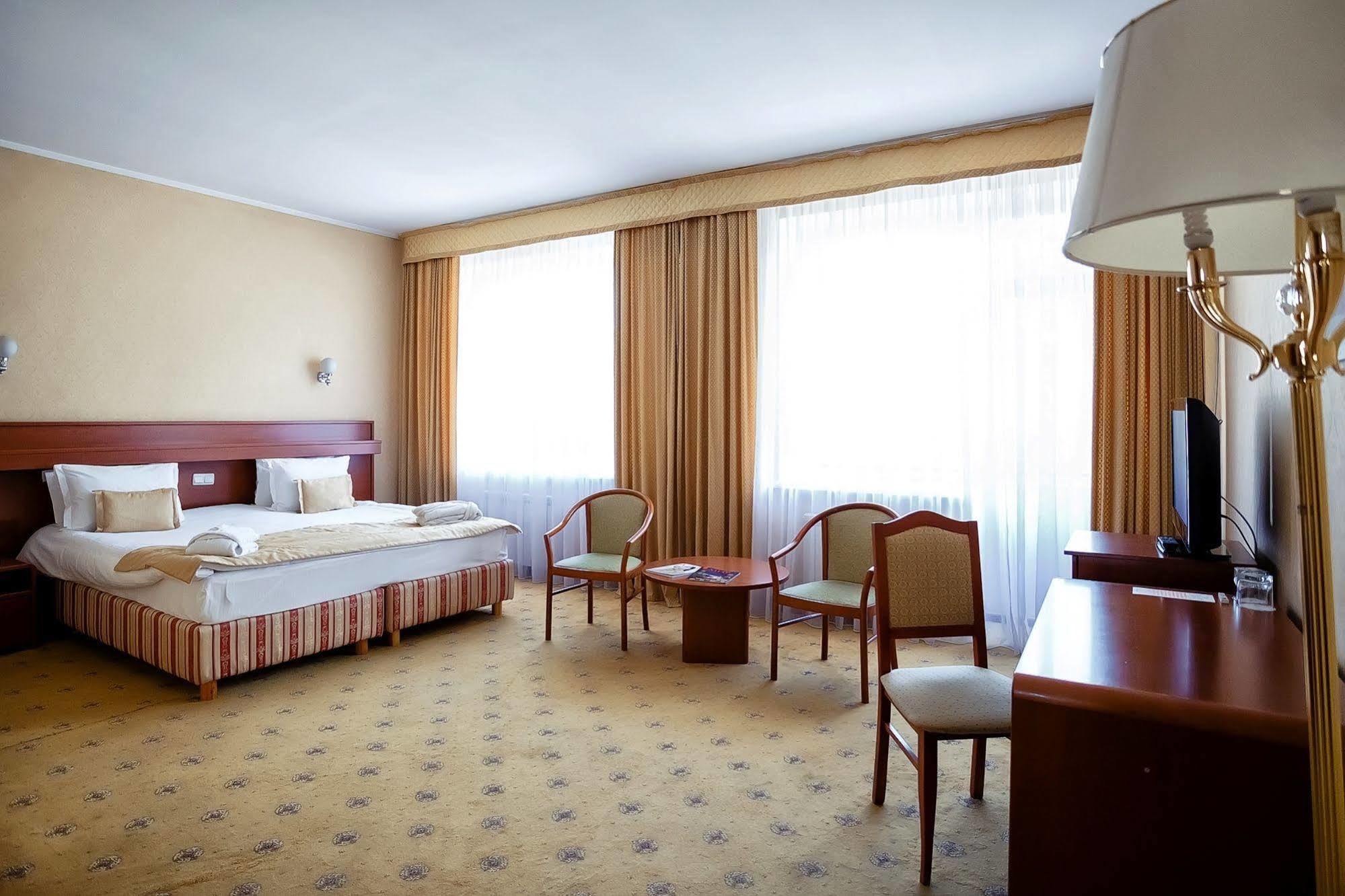 City Hotel Tien Shan Koktobe Eksteriør billede
