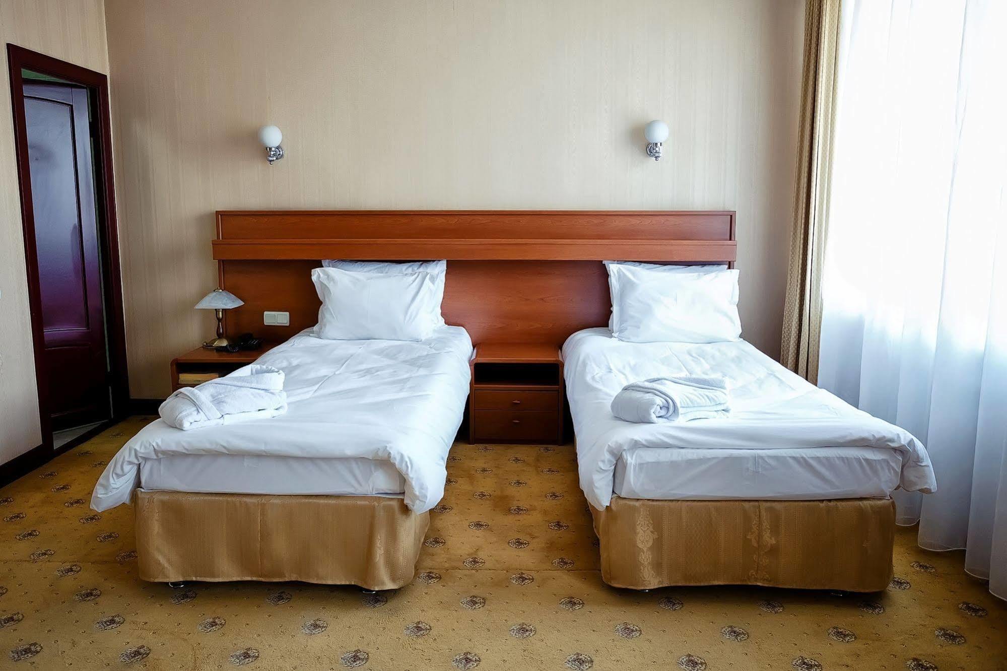 City Hotel Tien Shan Koktobe Eksteriør billede
