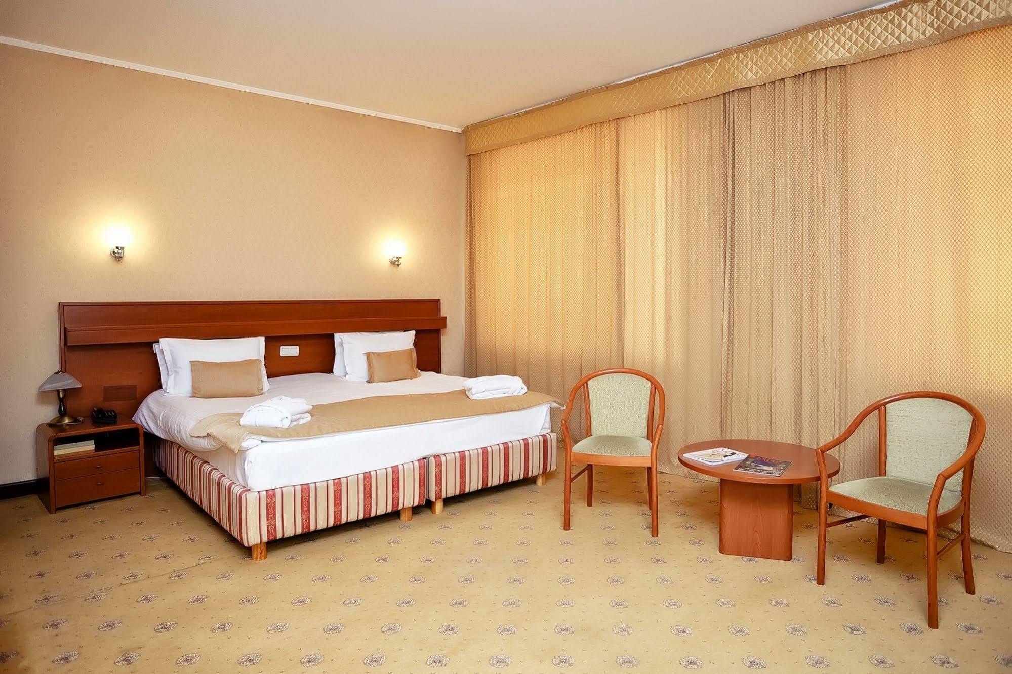 City Hotel Tien Shan Koktobe Eksteriør billede