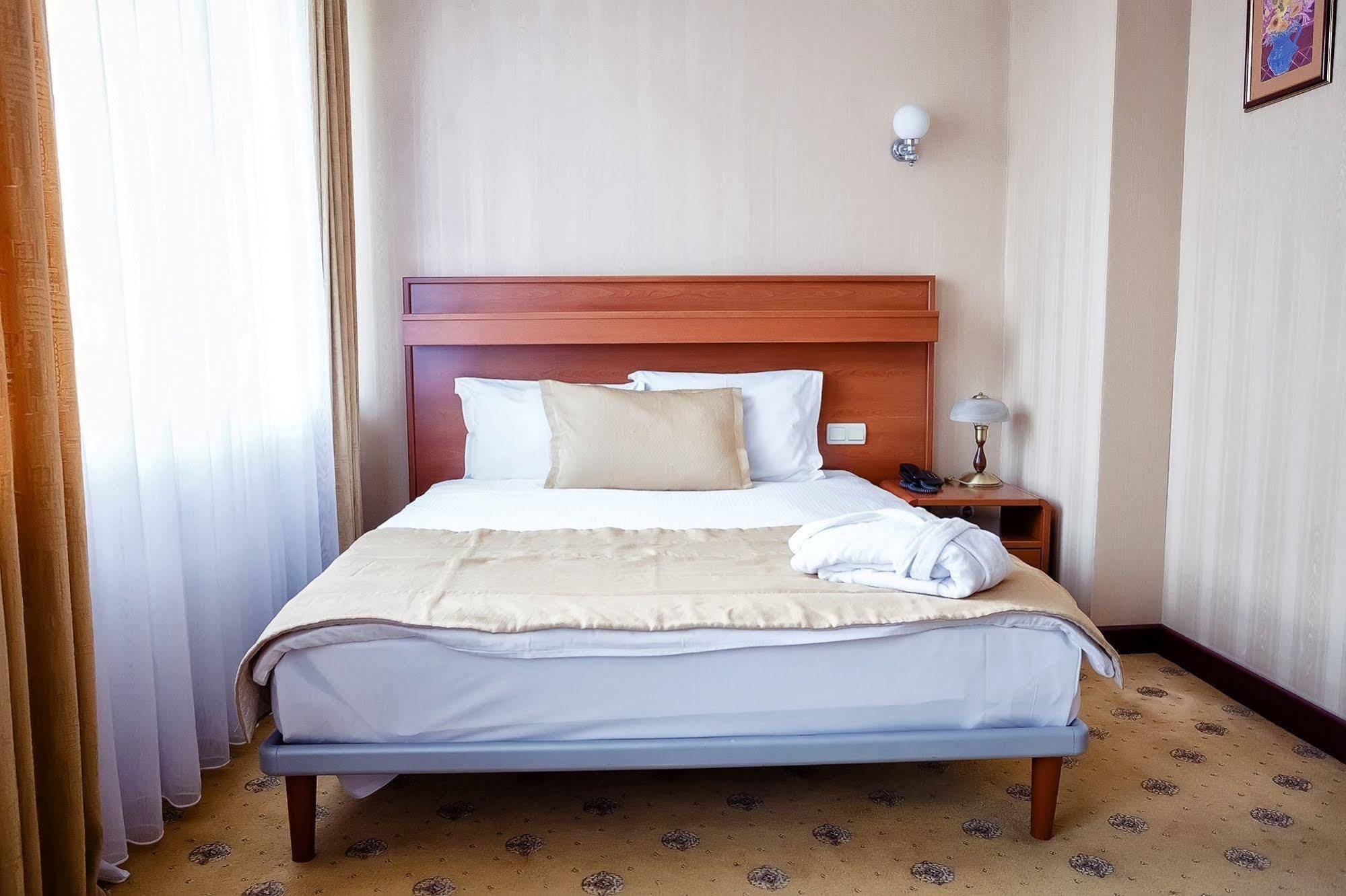 City Hotel Tien Shan Koktobe Eksteriør billede